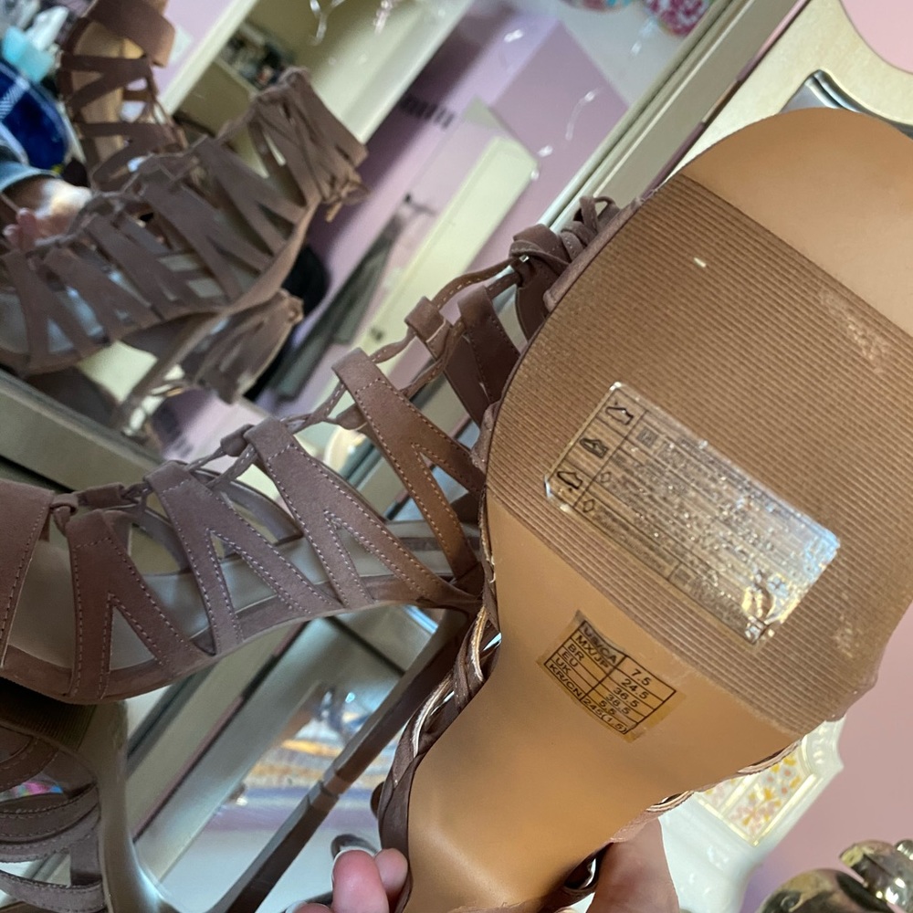 Heels - Picture 2 of 2